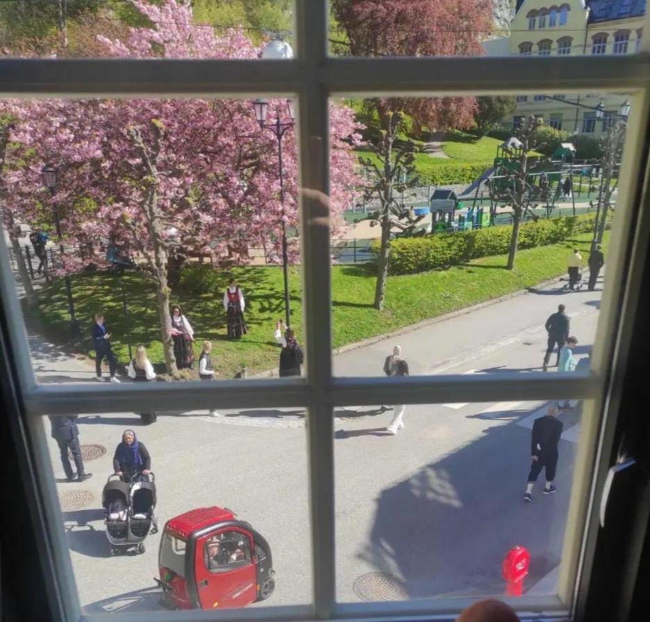 Family Friendly Apartment By The Park In The Very Center Of Ålesund Buitenkant foto