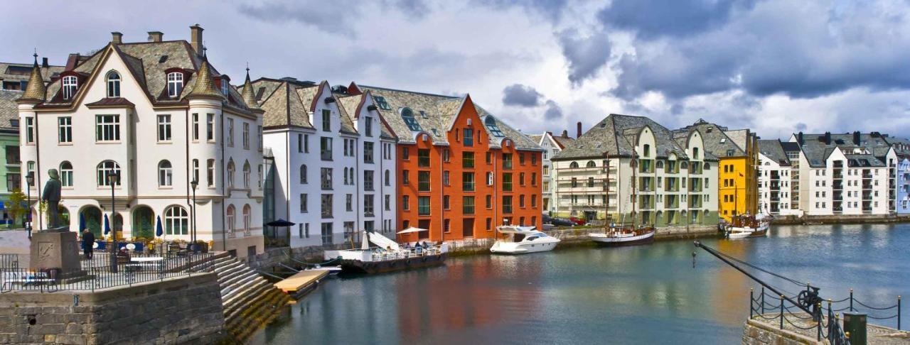 Family Friendly Apartment By The Park In The Very Center Of Ålesund Buitenkant foto